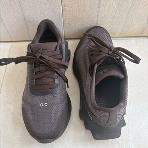 ALO Yoga running Dark Brown Sneakers